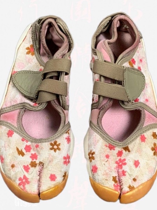 Nike Air Rift sneakers size 7 or 8